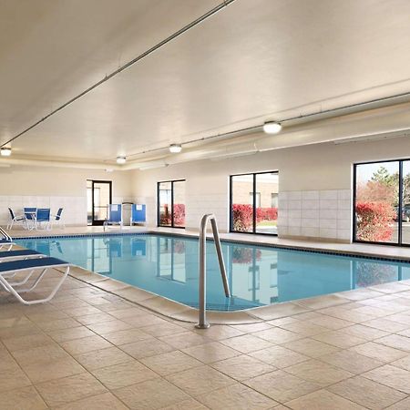 Hampton Inn & Suites Detroit Стерлінґ-Гайтс Екстер'єр фото