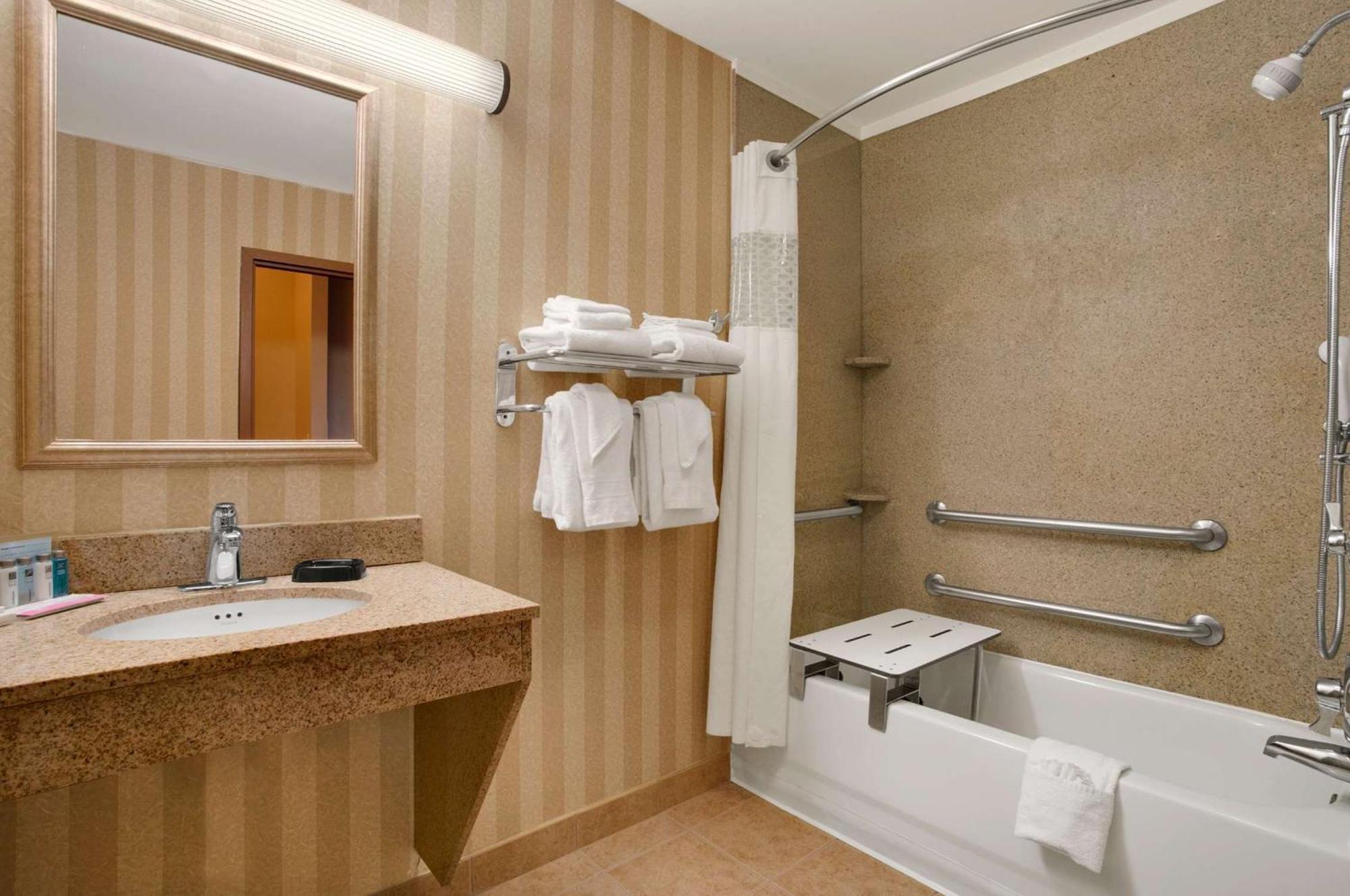 Hampton Inn & Suites Detroit Стерлінґ-Гайтс Екстер'єр фото